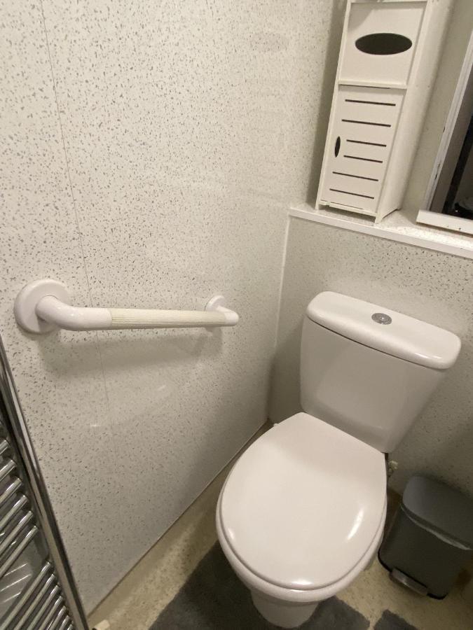 Private Lounge And Double Room Kilwinning Kültér fotó